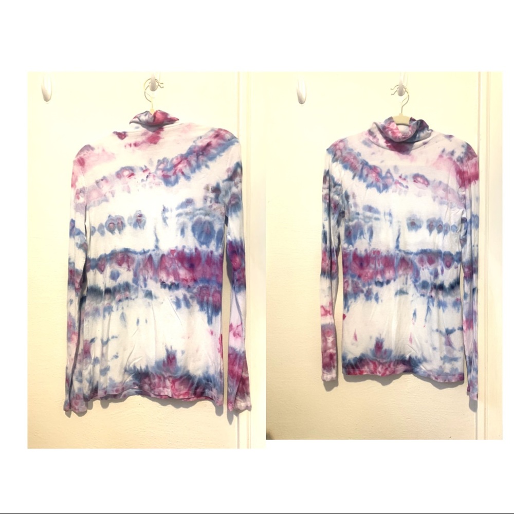 Tie dyed ribbed turtleneck women’s large